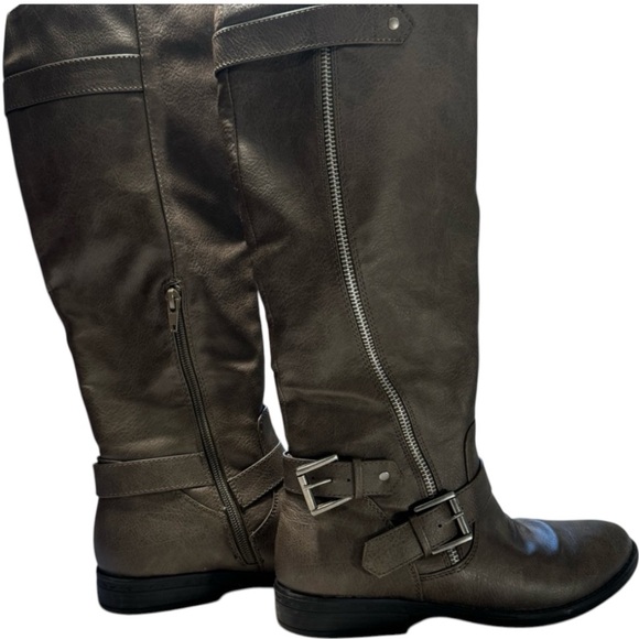 Rampage Woman’s Ivexin Calf High Vegan Leather Belt Buckle Boots (1shoew0028) - Picture 1 of 7